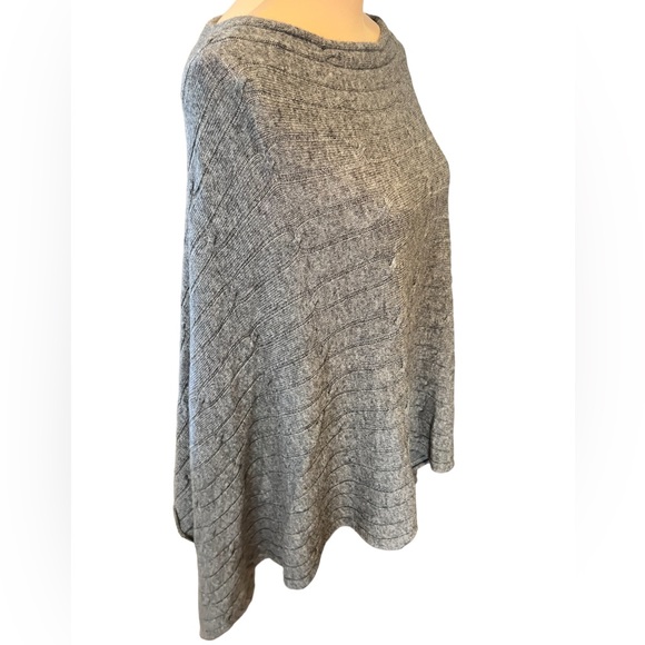 Exclusive Cashmere Poncho Shawl Lightweight Cable Knit Gray One Size - Picture 2 of 9